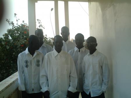 la c notre groupe on est ensemble dep8 l'age de 8ans on est comme des frères one love for all peace