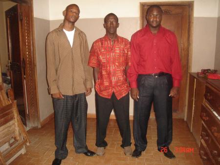 seydou a gauche mon fréro ismaila au milieu et dave a droite